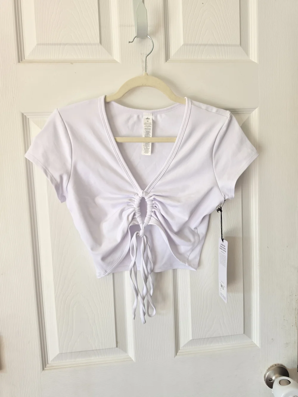 Alo Yoga airbrush keyhole cut out crop top Size Medium NWT